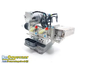 Gebruikte Rembol Toyota Yaris III (P13) 1.5 16V Hybrid Prijs € 179,99 Margeregeling aangeboden door Autodemontagebedrijf De Ooyevaar