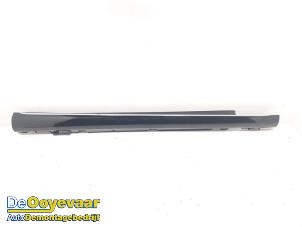 Gebruikte Sideskirt rechts Mercedes C (W205) C-300 e 2.0 16V 4-Matic Prijs € 99,99 Margeregeling aangeboden door Autodemontagebedrijf De Ooyevaar