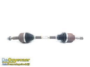 Gebruikte Aandrijfas links-voor Renault Zoé (AG) R135 Prijs € 149,99 Margeregeling aangeboden door Autodemontagebedrijf De Ooyevaar