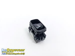 Gebruikte Schakelaar Stoelverstelling Mercedes C (W206) C-300 e 2.0 Turbo Prijs € 15,00 Margeregeling aangeboden door Autodemontagebedrijf De Ooyevaar