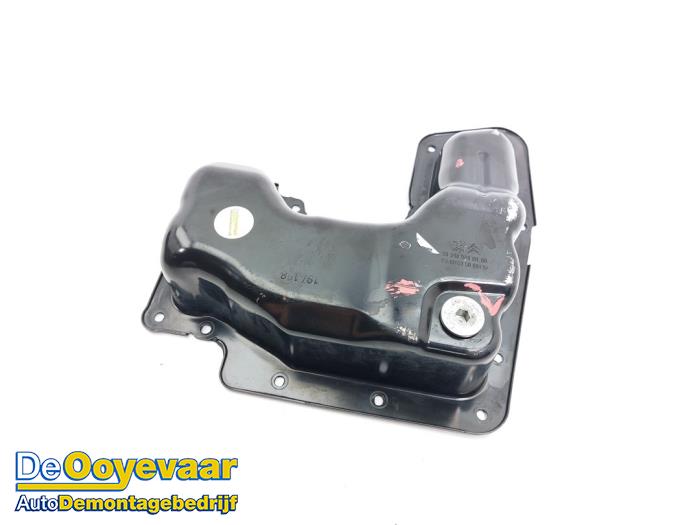 Gebruikte Carterpan Citroen C3 Aircross I (2C/2R) 1.2 e-THP PureTech 110 Prijs € 35,00 Margeregeling aangeboden door Autodemontagebedrijf De Ooyevaar