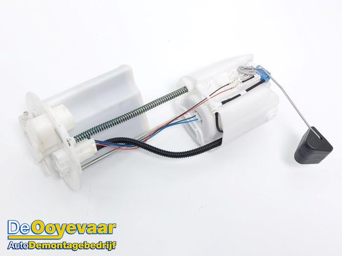 Gebruikte Tank element Pomp Toyota Yaris III (P13) 1.5 16V Hybrid Prijs € 29,99 Margeregeling aangeboden door Autodemontagebedrijf De Ooyevaar