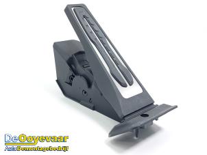 Gebruikte Gaspedaal BMW 2 serie Gran Coupe (F44) 218i 1.5 TwinPower Turbo 12V Prijs € 29,99 Margeregeling aangeboden door Autodemontagebedrijf De Ooyevaar