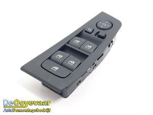 Gebruikte Elektrisch Raam Schakelaar BMW 2 serie Gran Coupe (F44) 218i 1.5 TwinPower Turbo 12V Prijs € 39,99 Margeregeling aangeboden door Autodemontagebedrijf De Ooyevaar