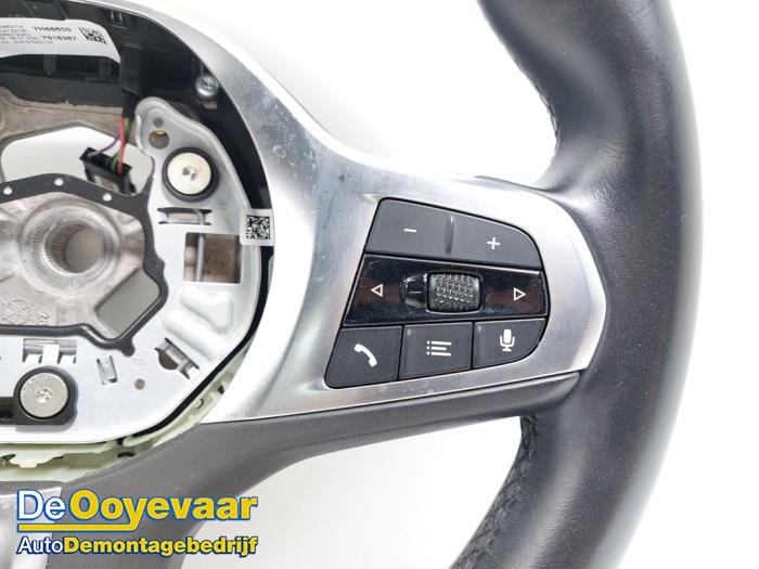 Stuurwiel van een BMW 2 serie Gran Coupe (F44) 218i 1.5 TwinPower Turbo 12V 2022