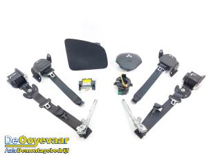 Gebruikte Airbag Set + Module Mitsubishi Space Star (A0) 1.2 12V Prijs € 399,99 Margeregeling aangeboden door Autodemontagebedrijf De Ooyevaar
