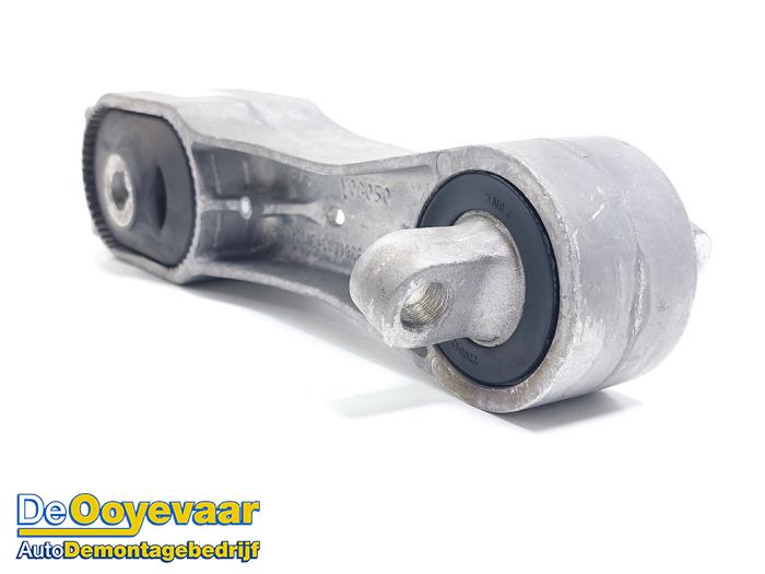 Motorsteun van een BMW 2 serie Gran Coupe (F44) 218i 1.5 TwinPower Turbo 12V 2022