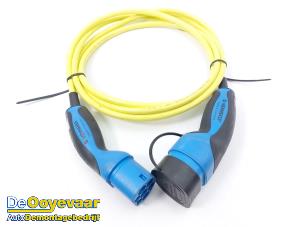 Gebruikte Hybride oplaadkabel Volvo XC90 II 2.0 T8 16V Twin Engine AWD Prijs € 99,99 Margeregeling aangeboden door Autodemontagebedrijf De Ooyevaar