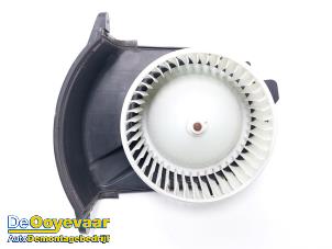 Gebruikte Kachel Ventilatiemotor Renault Master III (ML) 2.3 dCi 145 16V Prijs € 19,99 Margeregeling aangeboden door Autodemontagebedrijf De Ooyevaar