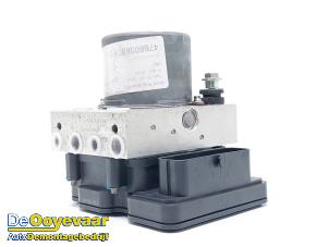 Gebruikte ABS Pomp Renault Master III (ML) 2.3 dCi 145 16V Prijs € 179,99 Margeregeling aangeboden door Autodemontagebedrijf De Ooyevaar