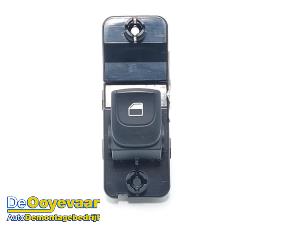 Gebruikte Raam schakelaar elektrisch Kia Stonic (YB) 1.0i T-GDi 12V Eco-Dynamics+ Prijs € 9,99 Margeregeling aangeboden door Autodemontagebedrijf De Ooyevaar