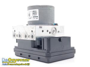 Gebruikte ABS Pomp Kia Stonic (YB) 1.0i T-GDi 12V Eco-Dynamics+ Prijs € 149,99 Margeregeling aangeboden door Autodemontagebedrijf De Ooyevaar