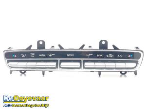 Gebruikte Chaufage Bedieningspaneel Mercedes E (W213) E-200d 2.0 Turbo 16V Prijs € 39,99 Margeregeling aangeboden door Autodemontagebedrijf De Ooyevaar