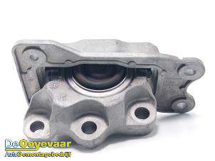 Gebruikte Motorrubber Volvo XC60 II (UZ) 2.0 T8 16V Recharge, Twin Engine AWD Prijs € 99,99 Margeregeling aangeboden door Autodemontagebedrijf De Ooyevaar