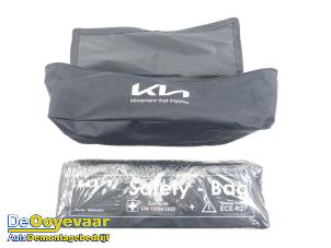Gebruikte EHBO kit Kia Proceed (CD) 1.5 T-GDI 16V Prijs € 45,00 Margeregeling aangeboden door Autodemontagebedrijf De Ooyevaar