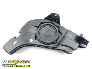 Gebruikte Subwoofer Lynk &amp; Co 01 1.5 PHEV Prijs € 49,99 Margeregeling aangeboden door Autodemontagebedrijf De Ooyevaar