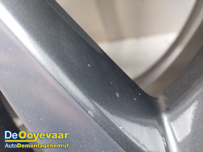 Sportvelgenset + banden van een Jaguar F-Pace 2.0 P400e 16V AWD 2022