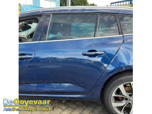Gebruikte Deur 4Deurs links-achter Renault Megane IV Estate (RFBK) 1.5 Energy dCi 110 Prijs € 219,99 Margeregeling aangeboden door Autodemontagebedrijf De Ooyevaar