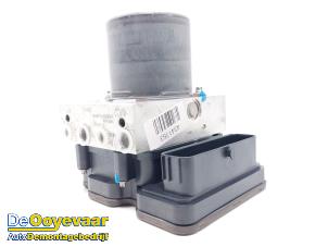 Gebruikte ABS Pomp Volvo XC40 (XZ) 2.0 D3 16V Prijs € 199,99 Margeregeling aangeboden door Autodemontagebedrijf De Ooyevaar