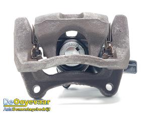 Gebruikte Remklauw (Tang) rechts-achter Volvo XC40 (XZ) 2.0 D3 16V Prijs € 149,99 Margeregeling aangeboden door Autodemontagebedrijf De Ooyevaar