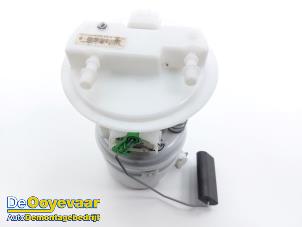 Gebruikte Tank element Pomp Dacia Sandero II 0.9 TCE 90 12V Prijs € 29,99 Margeregeling aangeboden door Autodemontagebedrijf De Ooyevaar