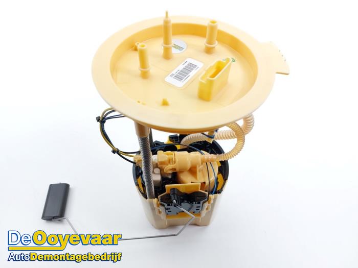 Gebruikte Tank element Pomp Volvo XC40 (XZ) 2.0 D3 16V Prijs € 119,99 Margeregeling aangeboden door Autodemontagebedrijf De Ooyevaar