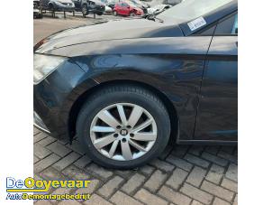 Gebruikte Scherm links-voor Seat Leon (5FB) 1.2 TSI Ecomotive 16V Prijs € 75,00 Margeregeling aangeboden door Autodemontagebedrijf De Ooyevaar