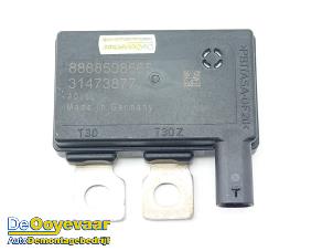 Gebruikte Gloeirelais Volvo XC40 (XZ) 2.0 D3 16V Prijs € 39,99 Margeregeling aangeboden door Autodemontagebedrijf De Ooyevaar