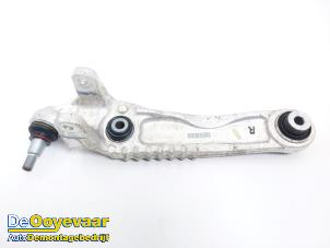 Gebruikte Triangel rechts-voor Jaguar F-Pace 2.0 P400e 16V AWD Prijs € 69,99 Margeregeling aangeboden door Autodemontagebedrijf De Ooyevaar