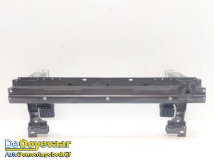 Gebruikte Bumperbalk voor Jaguar F-Pace 2.0 P400e 16V AWD Prijs € 399,99 Margeregeling aangeboden door Autodemontagebedrijf De Ooyevaar