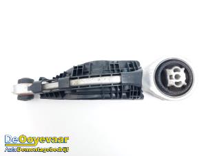 Gebruikte Triangel links-voor Jaguar F-Pace 2.0 P400e 16V AWD Prijs € 149,99 Margeregeling aangeboden door Autodemontagebedrijf De Ooyevaar