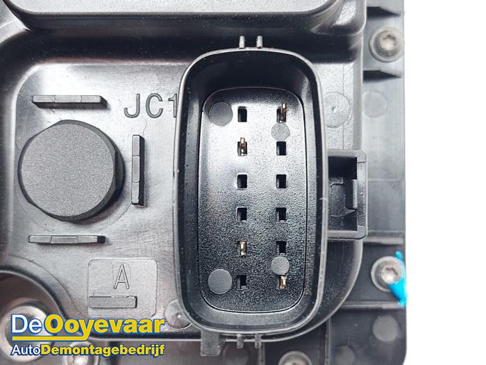 Accu controle module van een Jaguar F-Pace 2.0 P400e 16V AWD 2022