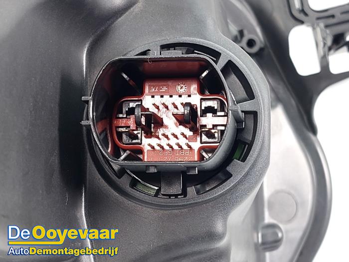 Koplamp links van een Jaguar F-Pace 2.0 P400e 16V AWD 2022