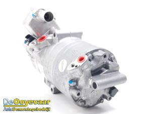 Gebruikte Aircopomp Jaguar F-Pace 2.0 P400e 16V AWD Prijs € 499,99 Margeregeling aangeboden door Autodemontagebedrijf De Ooyevaar