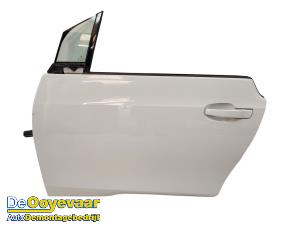 Gebruikte Deur 4Deurs links-voor BMW i3 (I01) i3 120Ah Prijs € 199,99 Margeregeling aangeboden door Autodemontagebedrijf De Ooyevaar