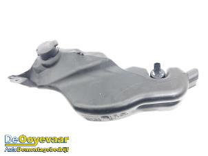 Gebruikte Ruitensproeiertank voor Renault Express 1.5 dCi 95 Prijs € 19,99 Margeregeling aangeboden door Autodemontagebedrijf De Ooyevaar