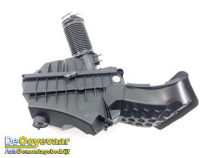 Gebruikte Luchtfilterhuis Landrover Range Rover Sport (L1) 3.0 V6 P460e Prijs € 119,99 Margeregeling aangeboden door Autodemontagebedrijf De Ooyevaar