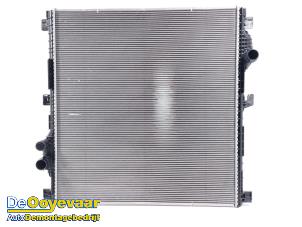 Gebruikte Radiateur Landrover Range Rover Sport (L1) 3.0 V6 P460e Prijs € 99,99 Margeregeling aangeboden door Autodemontagebedrijf De Ooyevaar