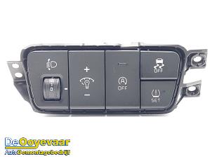 Gebruikte Schakelaar Koplamp Ihv Kia Stonic (YB) 1.0i T-GDi 12V Eco-Dynamics+ Prijs € 29,99 Margeregeling aangeboden door Autodemontagebedrijf De Ooyevaar