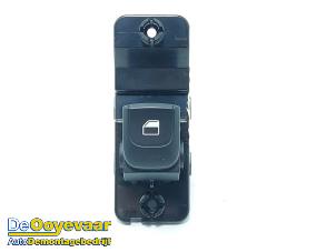 Gebruikte Raam schakelaar elektrisch Kia Stonic (YB) 1.0i T-GDi 12V Eco-Dynamics+ Prijs € 9,99 Margeregeling aangeboden door Autodemontagebedrijf De Ooyevaar