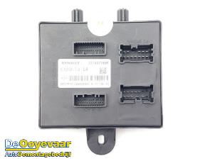 Gebruikte Computer Kachel Renault Twingo III (AH) 1.0 SCe 70 12V Prijs € 125,00 Margeregeling aangeboden door Autodemontagebedrijf De Ooyevaar