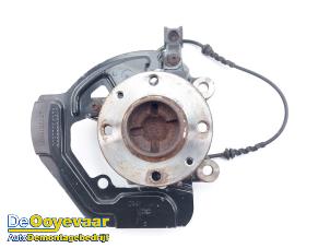 Gebruikte Fusee links-voor Renault Twingo III (AH) 1.0 SCe 70 12V Prijs € 35,00 Margeregeling aangeboden door Autodemontagebedrijf De Ooyevaar