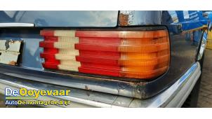 Gebruikte Achterlicht rechts Mercedes S (W126) Prijs € 49,99 Margeregeling aangeboden door Autodemontagebedrijf De Ooyevaar