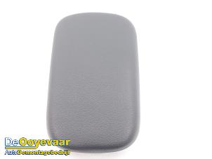 Gebruikte Armleuning Hyundai Kona (OS) 1.6 T-GDI 16V AWD Prijs € 79,99 Margeregeling aangeboden door Autodemontagebedrijf De Ooyevaar