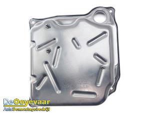 Gebruikte Versnellingsbakdeksel Volkswagen T-Roc I 2.0 TSI 16V 4Motion Prijs € 39,99 Margeregeling aangeboden door Autodemontagebedrijf De Ooyevaar