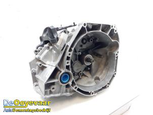 Gebruikte Versnellingsbak Dacia Duster (SR) 1.0 TCE 100 Bi-Fuel, Eco-G 12V Prijs € 399,99 Margeregeling aangeboden door Autodemontagebedrijf De Ooyevaar