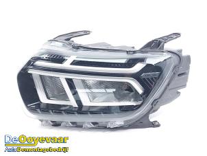 Gebruikte Koplamp links Dacia Duster (SR) 1.0 TCE 100 Bi-Fuel, Eco-G 12V Prijs € 649,99 Margeregeling aangeboden door Autodemontagebedrijf De Ooyevaar