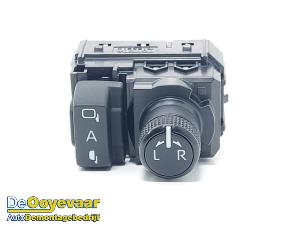 Gebruikte Schakelaar Spiegel Toyota Yaris Cross (PB1/PJ1) 1.5 12V Hybrid 130 Prijs € 45,00 Margeregeling aangeboden door Autodemontagebedrijf De Ooyevaar