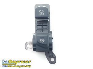 Gebruikte Handrem schakelaar Toyota Yaris Cross (PB1/PJ1) 1.5 12V Hybrid 130 Prijs € 9,99 Margeregeling aangeboden door Autodemontagebedrijf De Ooyevaar