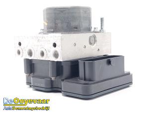 Gebruikte ABS Pomp Renault Clio IV Estate/Grandtour (7R) 0.9 Energy TCE 90 12V Prijs € 29,99 Margeregeling aangeboden door Autodemontagebedrijf De Ooyevaar